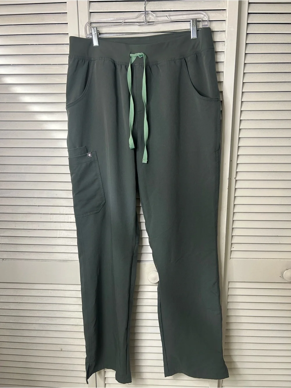 FIGS Women’s Green Drawstring Scrub Pants‎ Size L/T